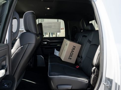 New 2026 RAM 2500 Laramie AWD/4WD image 18