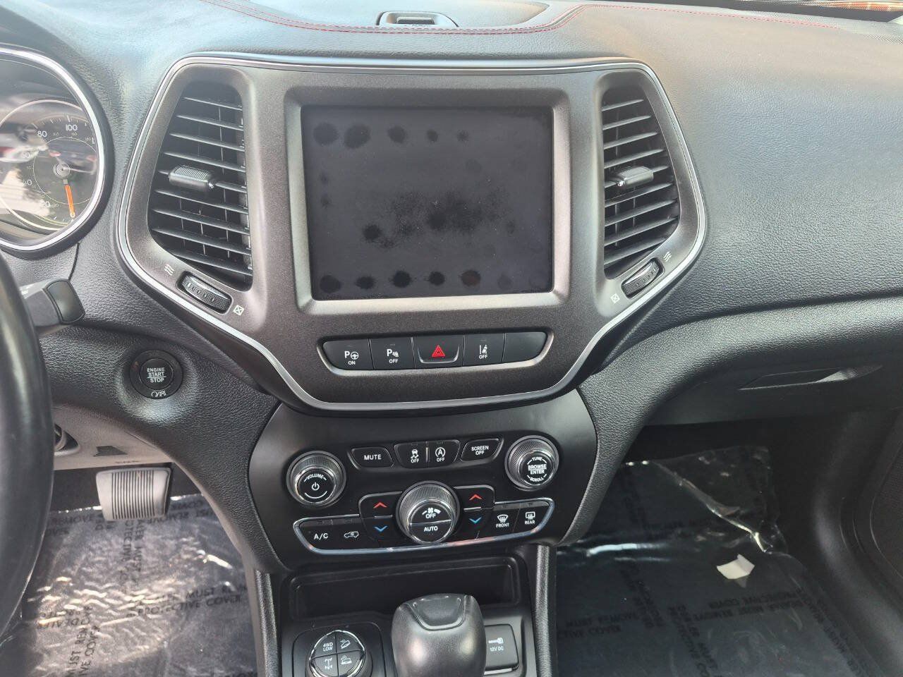 Used 2019 Jeep Cherokee Trailhawk AWD/4WD image 13