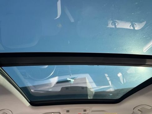 Used 2020 Volkswagen Tiguan SE w/ Panoramic Sunroof Package AWD/4WD image 15