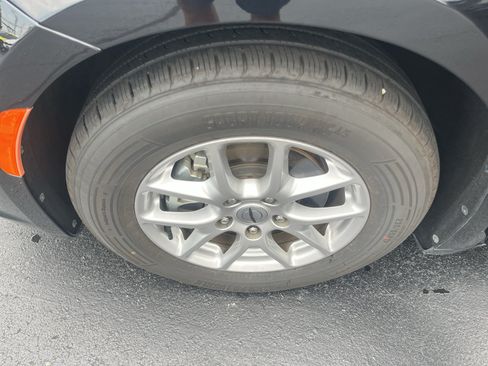 Used 2024 Chrysler Pacifica Touring-L FWD image 53
