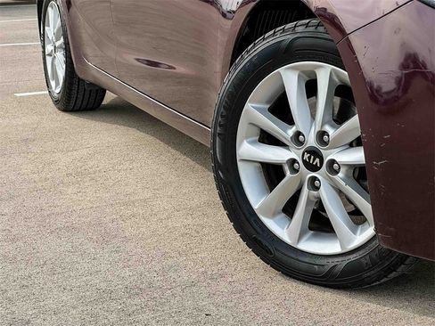 Used 2017 Kia Forte LX w/ LX Popular Package image 9