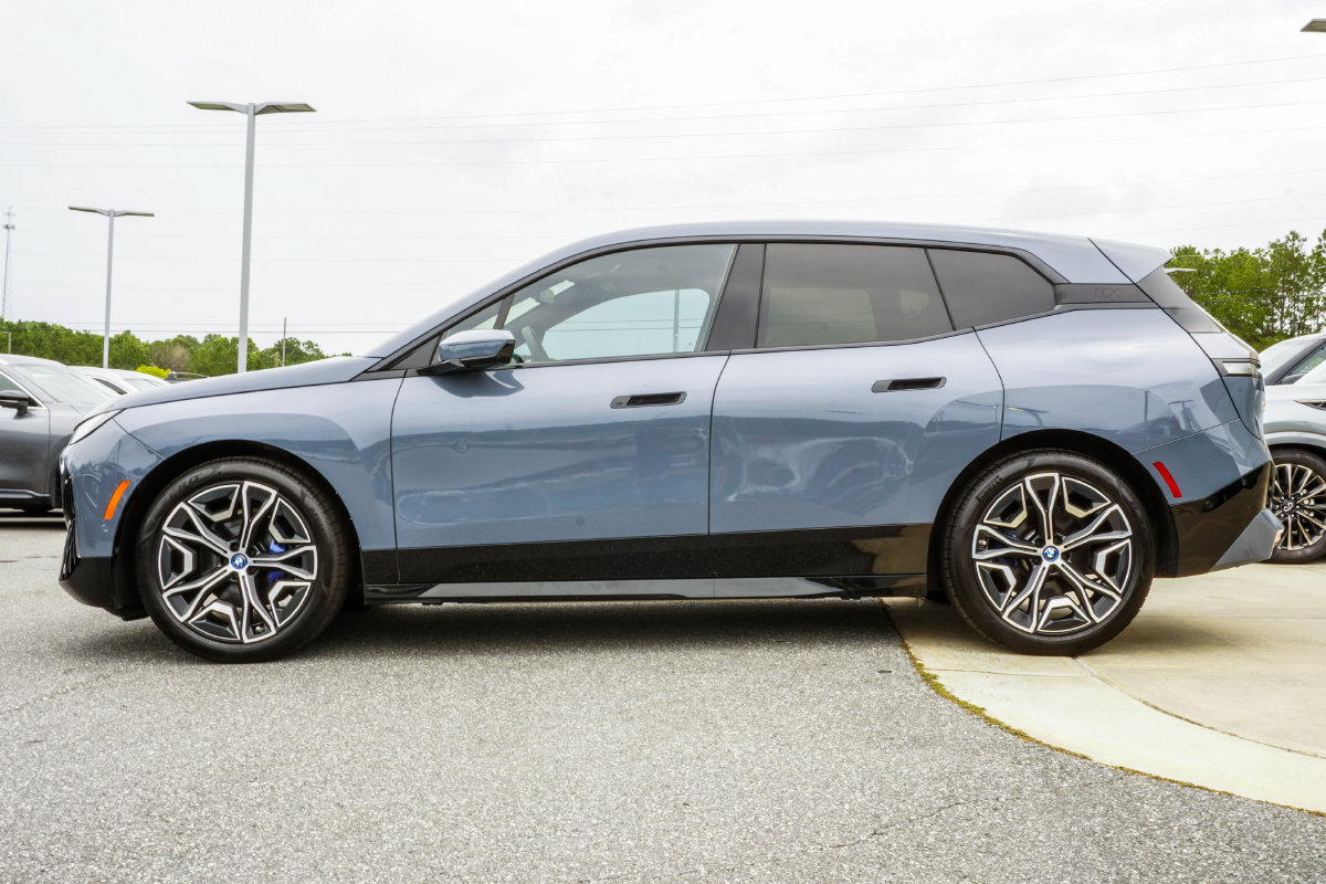 Used 2023 BMW iX M60 w/ Executive Package AWD/4WD image 9