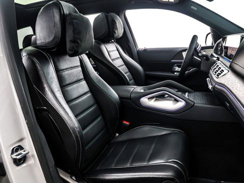 New 2026 Mercedes-Benz GLS 580 4MATIC image 7