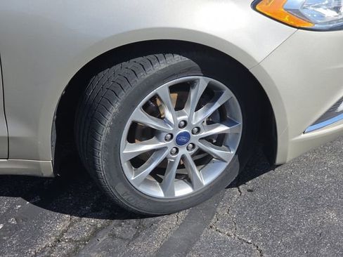 Used 2017 Ford Fusion SE w/ Fusion SE Technology Package FWD image 21