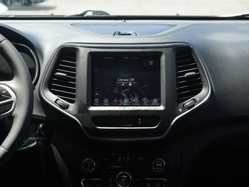 Used 2022 Jeep Cherokee Latitude AWD/4WD image 25