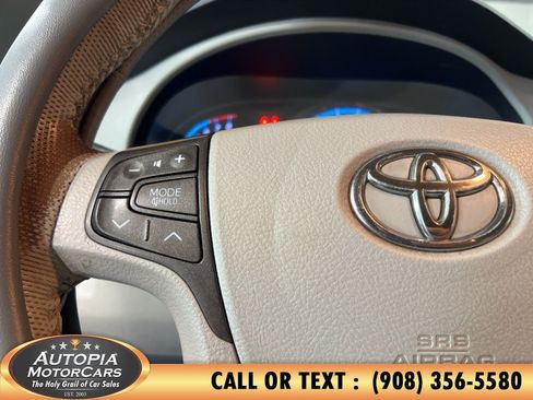 Used 2012 Toyota Sienna XLE w/ Entertainment Pkg FWD image 18
