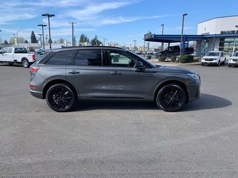 New 2025 Lincoln Corsair Reserve w/ Equipment Group 202A image 8