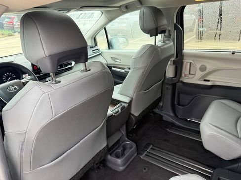 Used 2024 Toyota Sienna XLE image 27
