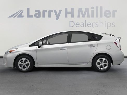 Used 2013 Toyota Prius Three image 3