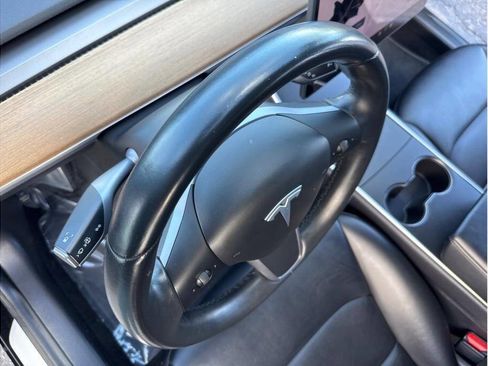 Used 2019 Tesla Model 3 Standard Range image 19