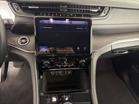 Certified 2021 Jeep Grand Cherokee L Limited image 18