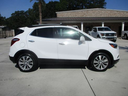 Used 2020 Buick Encore Preferred FWD image 17