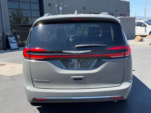 Used 2022 Chrysler Pacifica Touring-L FWD image 5