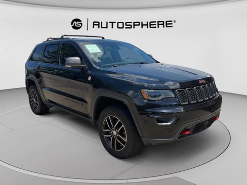 Used 2018 Jeep Grand Cherokee Trailhawk w/ Trailhawk Luxury Group AWD/4WD image 12