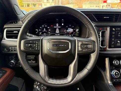 Used 2023 GMC Yukon Denali Ultimate AWD/4WD image 28