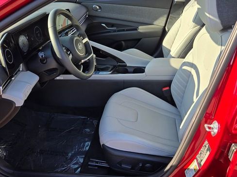 Used 2025 Hyundai Elantra Limited FWD image 6