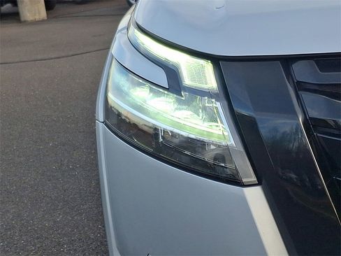 Used 2023 Nissan Pathfinder SL w/ SL Premium Package image 9