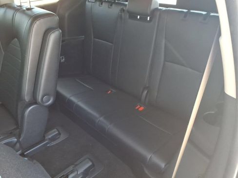 Used 2024 Toyota Highlander XLE AWD/4WD image 17
