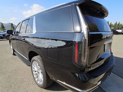 Used 2025 Cadillac Escalade ESV Luxury AWD/4WD image 6