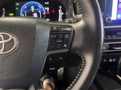 Used 2025 Toyota Camry SE image 27