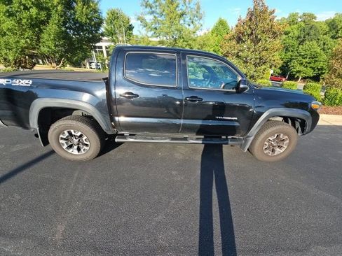 Used 2019 Toyota Tacoma TRD Off-Road AWD/4WD image 10
