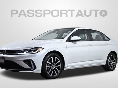 Used 2025 Volkswagen Jetta SE w/ Sunroof Package