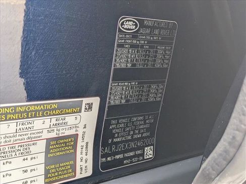 Used 2022 Land Rover Discovery S image 25