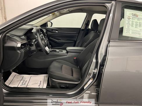 Used 2025 Nissan Altima 2.5 SV FWD image 30