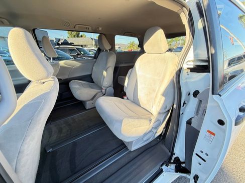 Used 2019 Toyota Sienna L w/ Carpet Mat Package image 14