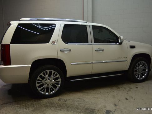 Used 2007 Cadillac Escalade AWD w/ Information Package image 8