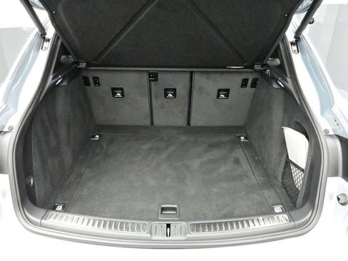 Certified 2025 Porsche Macan AWD/4WD image 16
