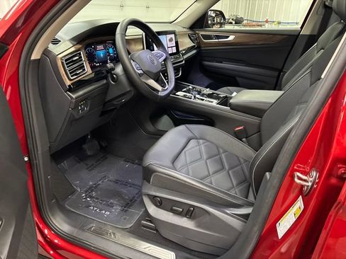 Used 2024 Volkswagen Atlas SE AWD/4WD image 10