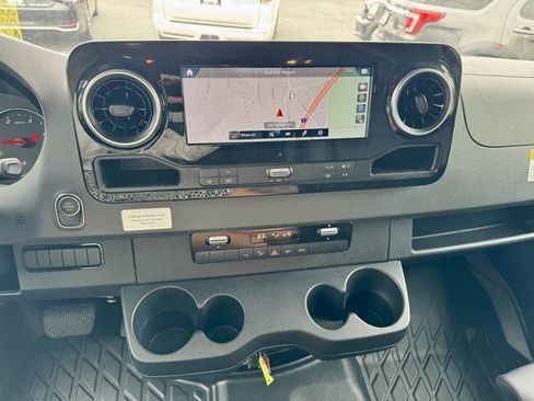 Used 2022 Mercedes-Benz Sprinter 3500 image 15