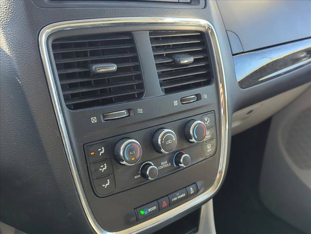 Used 2016 Dodge Grand Caravan SXT FWD image 15