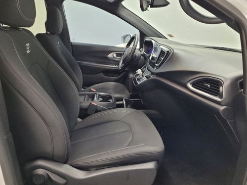 Used 2018 Chrysler Pacifica Touring Plus w/ S Appearance Package image 21