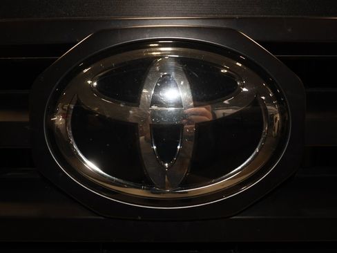 Used 2023 Toyota Tacoma SR image 34