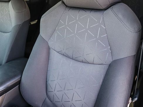 Used 2021 Toyota RAV4 XLE w/ Carpet Mat Package (TMS) FWD image 26