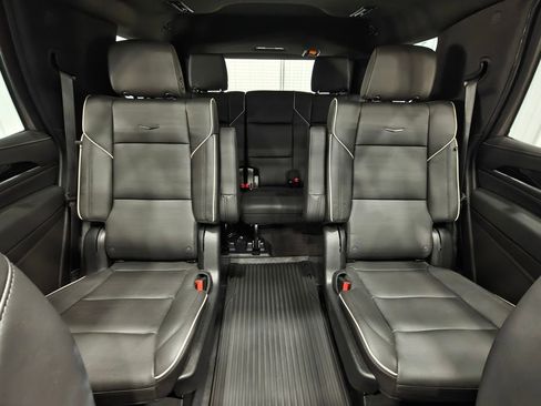 Used 2023 Cadillac Escalade Sport w/ LPO, ONYX Package image 33