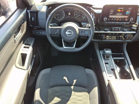 Certified 2025 Nissan Pathfinder SV FWD image 15