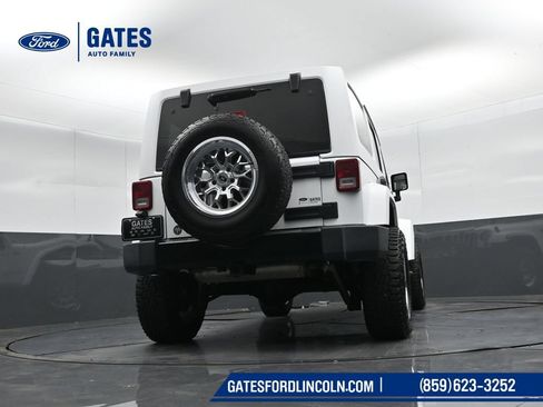 Used 2018 Jeep Wrangler Unlimited Sahara AWD/4WD image 33