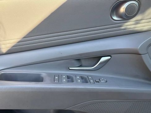 Used 2024 Hyundai Elantra SEL w/ Convenience Package FWD image 7