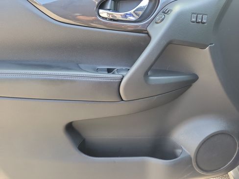 Certified 2020 Nissan Rogue SV w/ Sun & Sound Touring Package FWD image 14