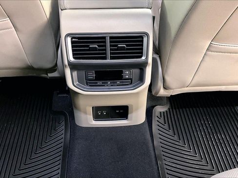 Used 2024 Volkswagen Atlas SE image 10