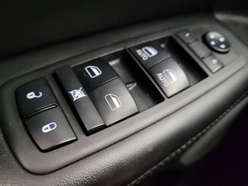 Used 2018 Jeep Grand Cherokee Altitude RWD image 27