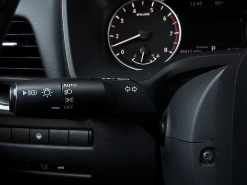 Used 2025 Nissan Rogue SV FWD image 38