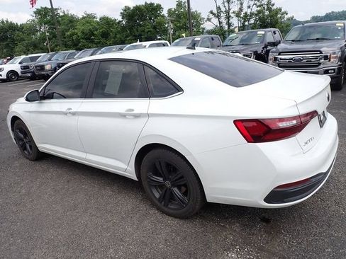 Used 2024 Volkswagen Jetta SE w/ Panoramic Sunroof Package FWD image 4
