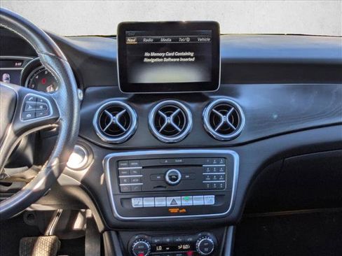 Used 2018 Mercedes-Benz GLA 250 image 14