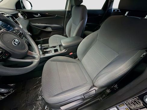 Used 2018 Kia Sorento FWD image 11