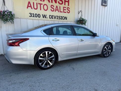 Used 2017 Nissan Altima 2.5 SR FWD image 4