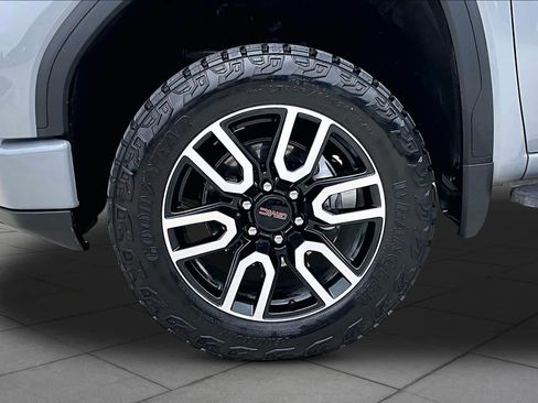 Used 2024 GMC Sierra 1500 AT4 w/ Technology Package AWD/4WD image 11